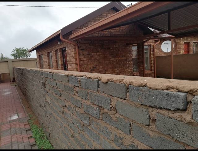 2 bed property to rent in SOSHANGUVE - VV
